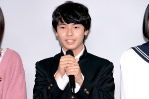 映画『たぶん』公開記念舞台あいさつに登壇した寄川歌太