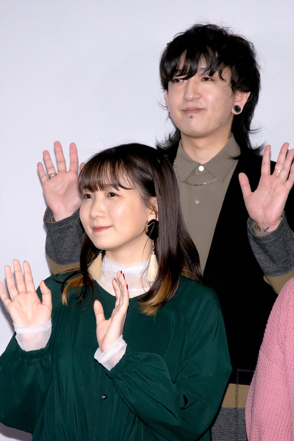 YOASOBI・ikura、親友・小野莉奈の“仕事の顔”を見て感動「うるうるしてました」
