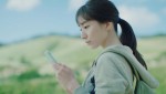 OCN モバイル ONEの新WEB CM「新しい生き方に、のりかえよう。回線品質」篇に出演する田中みな実