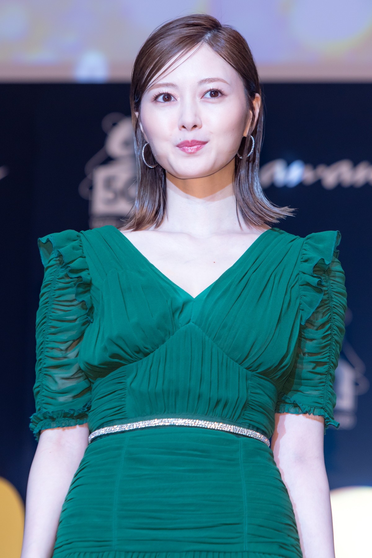 白石麻衣、美しいドレス姿でイベント登場　ソロ活動に「さみしい気持ちはたくさんある」