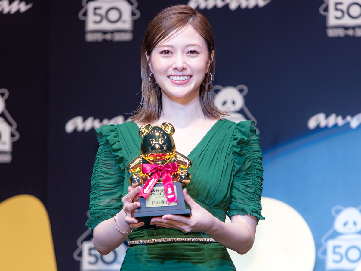 白石麻衣、美しいドレス姿でイベント登場　ソロ活動に「さみしい気持ちはたくさんある」