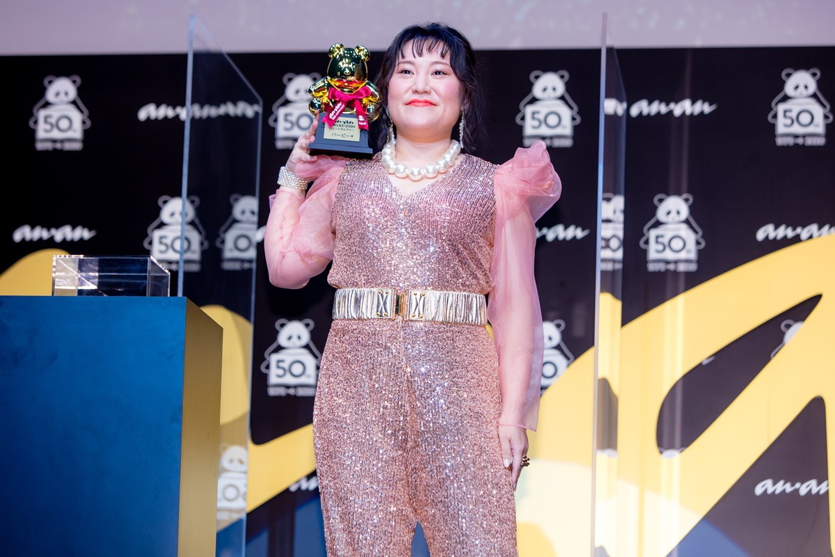白石麻衣、美しいドレス姿でイベント登場　ソロ活動に「さみしい気持ちはたくさんある」