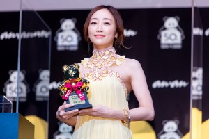 「ananAWARD」授賞式に登場した神崎恵氏