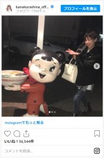 倉科カナ、味千ラーメンのチィちゃんとおそろいポーズ　※「倉科カナ」インスタグラム