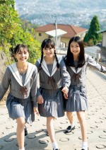 「週刊プレイボーイ」（集英社）49号のグラビアに登場する（左から）NMB48・山本彩加、梅山恋和、塩月希依音