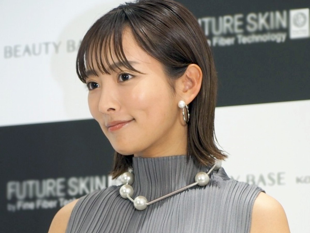 Berita Terikat 夏菜、“前髪ぱつん”の新ヘアスタイルに「めっちゃかわいい」と反響 クランクイン！