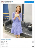 バースデーケーキを両手にニッコリ ※「永島優美（フジテレビ）」インスタグラム