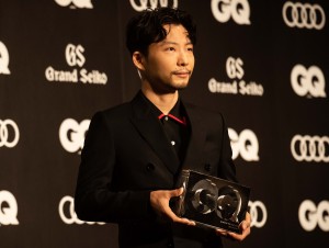 星野源、「GQ MEN OF THE YEAR 2020」授賞式に登場