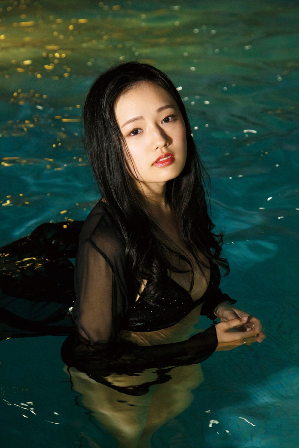 元つりビット・安藤咲桜 “圧倒的な透明感”のビキニ姿