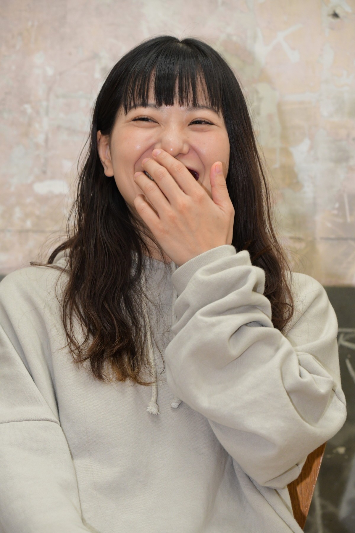 川島海荷、友人・新井郁との初仕事に笑顔「ずっと楽しみでした」