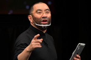 「R‐1グランプリ2021」やります会見に登場したレイザーラモンRG