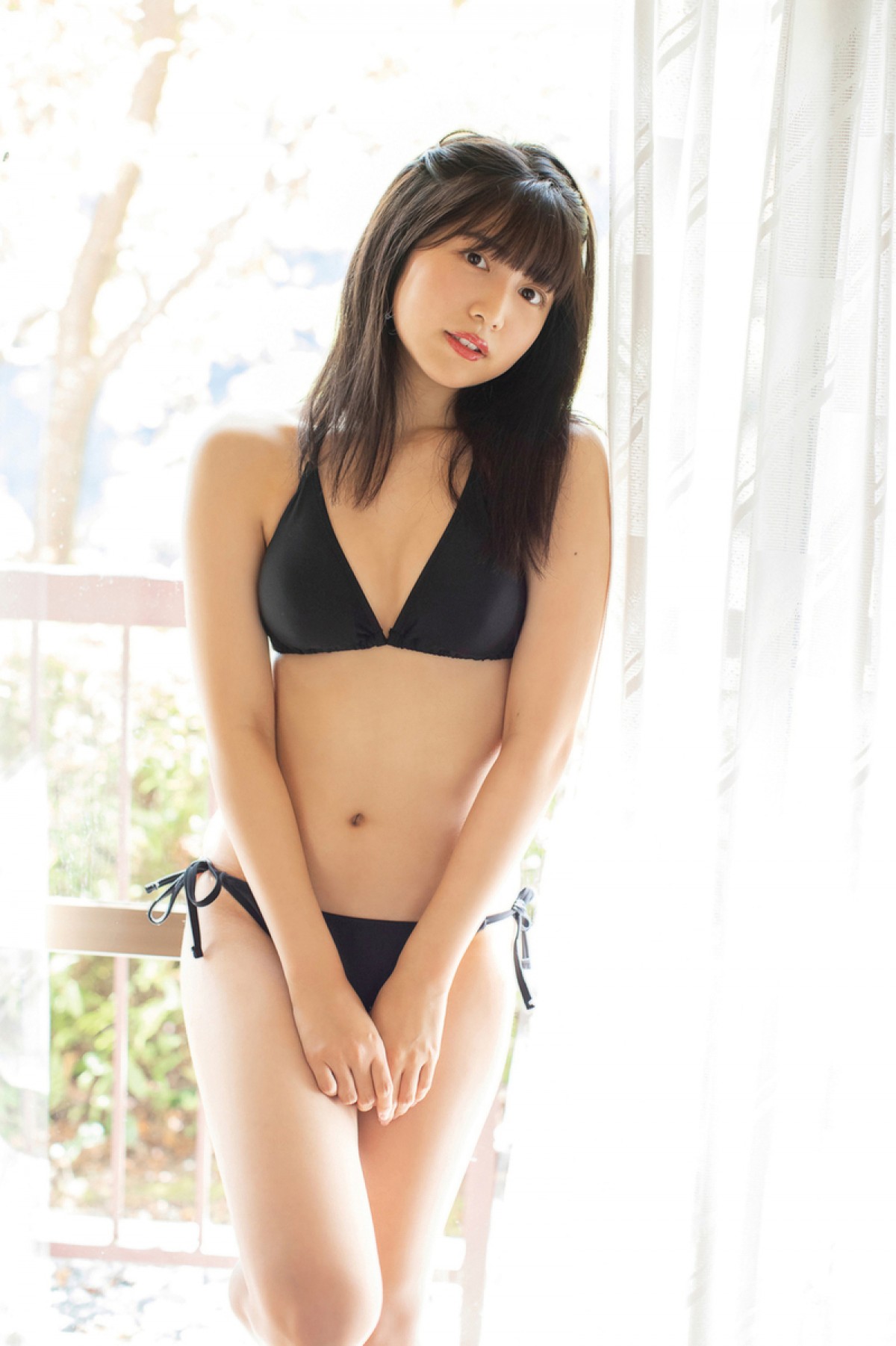 「高一ミスコン」グランプリ・吉田莉桜 “スク水”姿でナチュラルボディ披露
