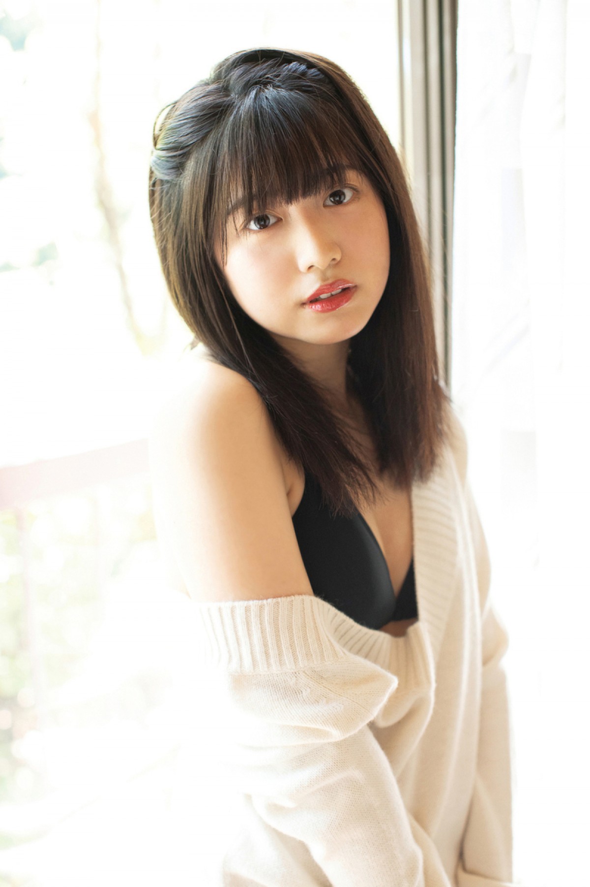 「高一ミスコン」グランプリ・吉田莉桜 “スク水”姿でナチュラルボディ披露