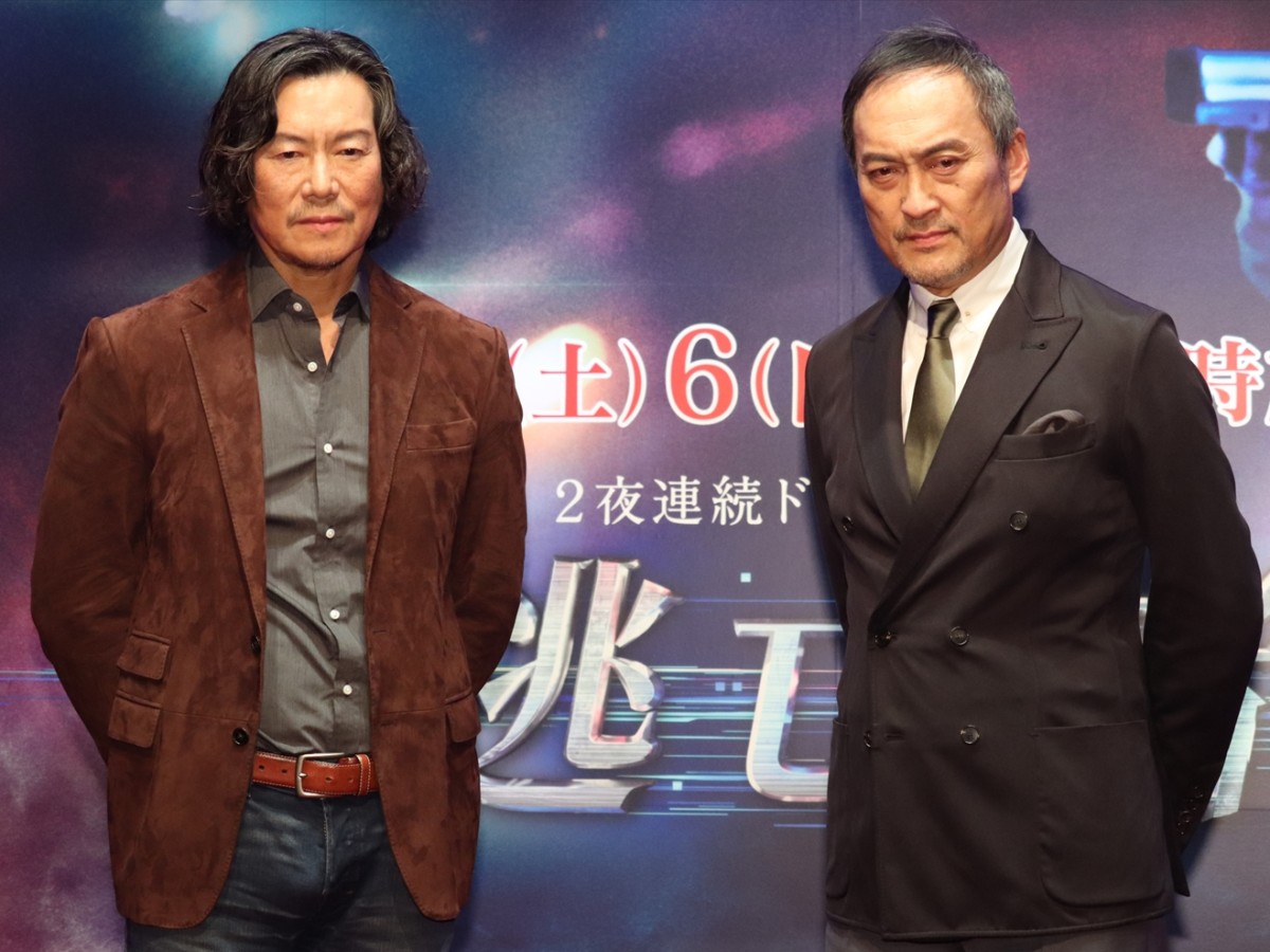 (左から)豊川悦司、渡辺謙、ドラマスペシャル『逃亡者』制作発表記者会見に出席