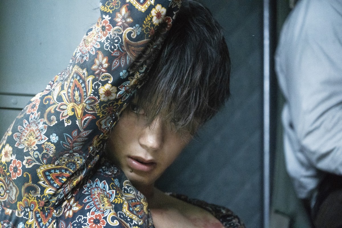 藤原竜也×竹内涼真『太陽は動かない』、ブルガリアロケで壮絶アクション＆車爆破！ 本編冒頭7分公開
