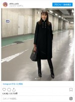 矢田亜希子、グッチの黒いコート姿が優雅　※「矢田亜希子」インスタグラム