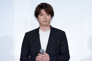 白洲迅、映画『10万分の1』初日舞台あいさつに登壇