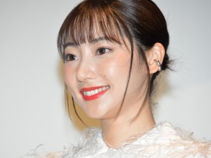 映画『真･鮫島事件』初日舞台あいさつに登場した武田玲奈