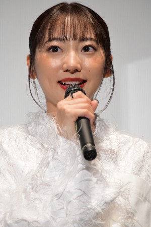 映画『真･鮫島事件』初日舞台あいさつに登場した武田玲奈