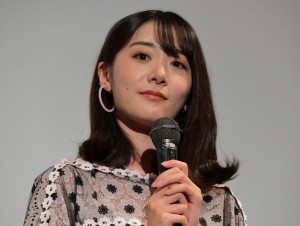 映画『真･鮫島事件』初日舞台あいさつに登場した鶴見萌