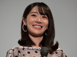 映画『真･鮫島事件』初日舞台あいさつに登場した鶴見萌