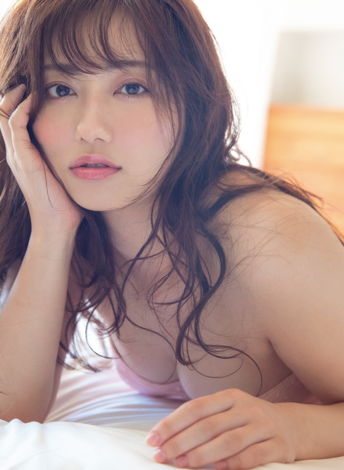 江野沢愛美、大人セクシーなランジェリー姿で美ボディを披露