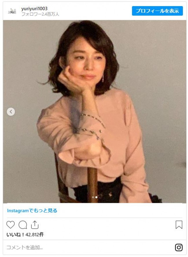 写真）石田ゆり子、エレガントなタイトスカート姿に「素敵」「美しい