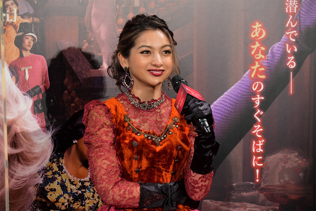 ダレノガレ明美＆ゆきぽよ、魔女をイメージした豪華衣装で登場！ 使いたい魔法を明かす