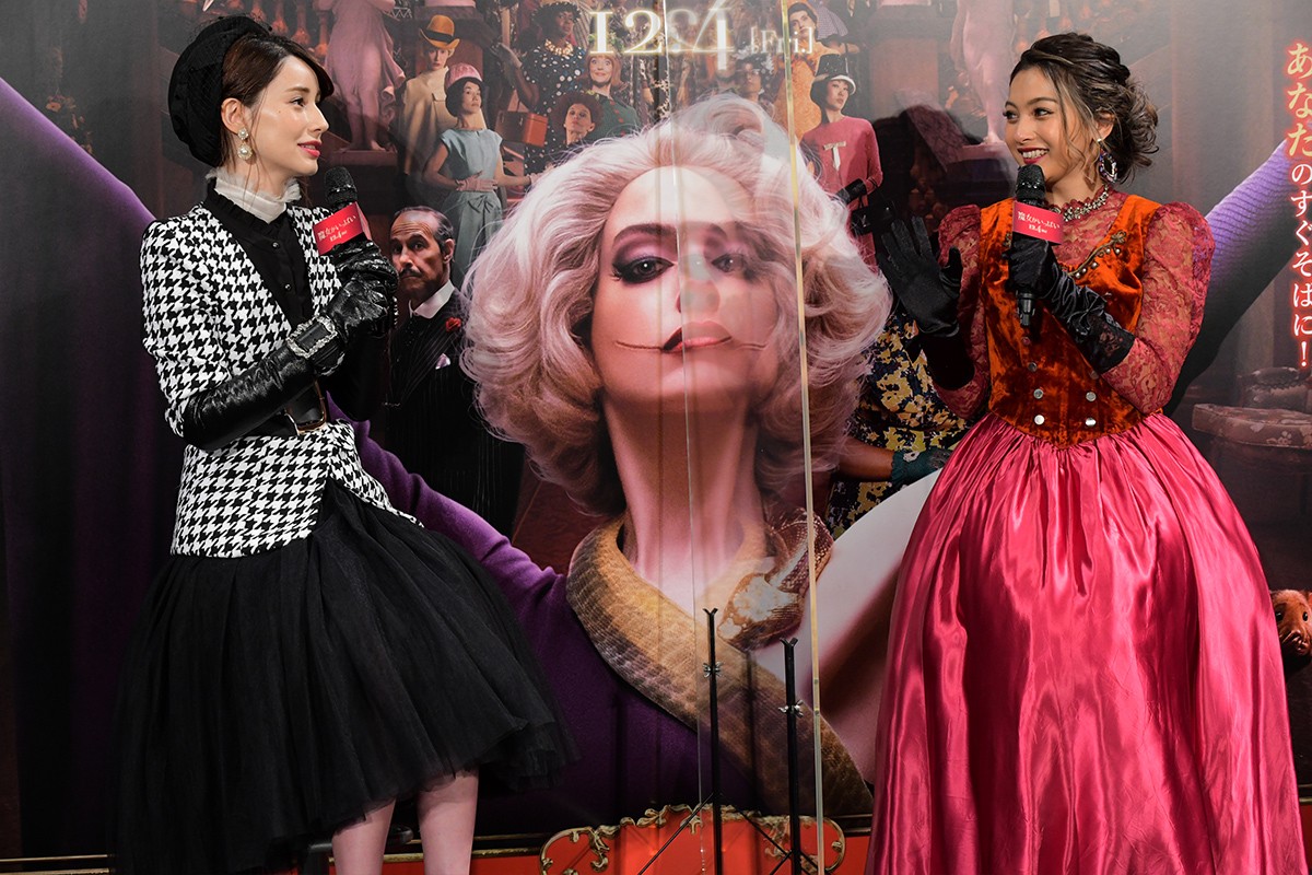ダレノガレ明美＆ゆきぽよ、魔女をイメージした豪華衣装で登場！ 使いたい魔法を明かす