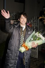 土曜ドラマ『35歳の少女』でクランクアップを迎えた結人役の坂口健太郎
