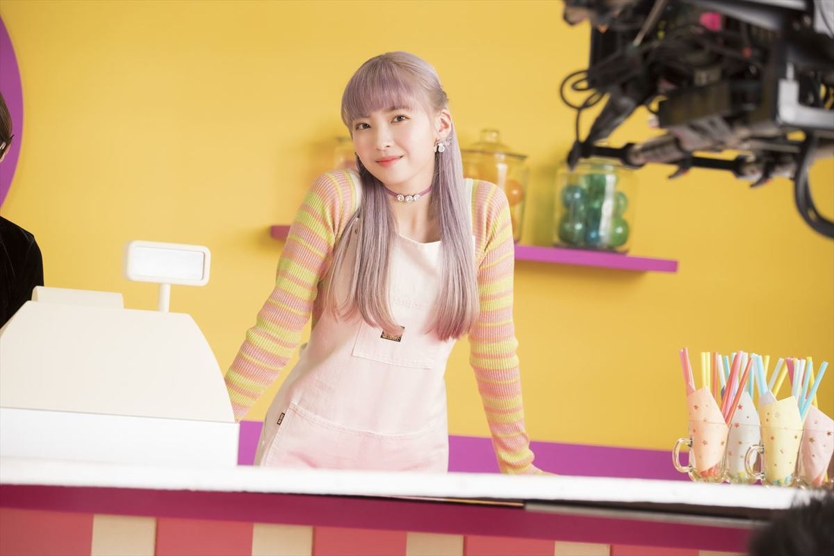 ＮiziUが息ぴったりで踊る！ キレキレのダンスに生まれ変わったNEWフィッツダンス披露
