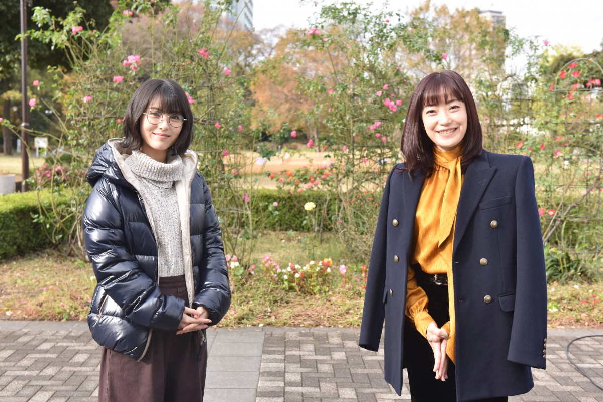 ドラマ『ウチの娘は、彼氏が出来ない!!』クランクインの様子(左から)浜辺美波、菅野美穂
