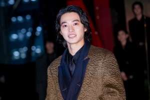 ドラマ『今際の国のアリス』プレミアイベントに登場した山崎賢人