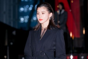 ドラマ『今際の国のアリス』プレミアイベントに登場した朝比奈彩