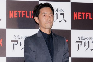 ドラマ『今際の国のアリス』プレミアイベントに登場した佐藤信介監督