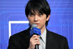 映画『AWAKE』完成報告会見に登場した吉沢亮