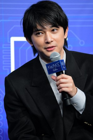 映画『AWAKE』完成報告会見に登場した吉沢亮