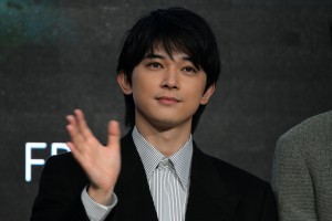 映画『AWAKE』完成報告会見に登場した吉沢亮