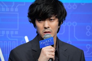 映画『AWAKE』完成報告会見に登場した若葉竜也
