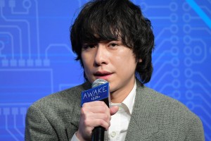 映画『AWAKE』完成報告会見に登場した落合モトキ