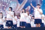 【写真】新曲「櫻坂46の詩」を歌う櫻坂46メンバーたち