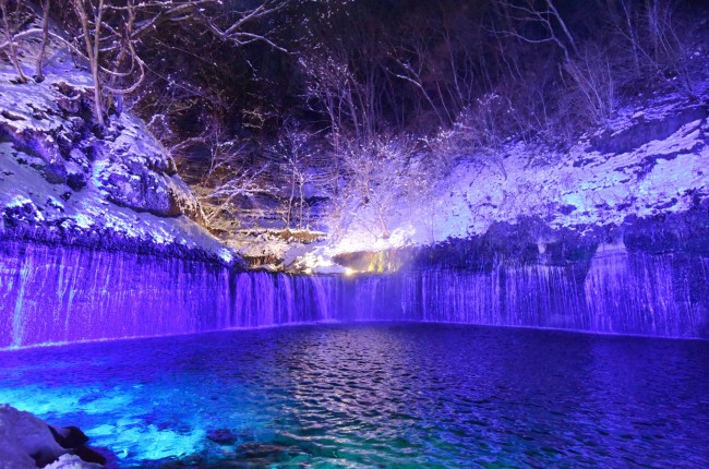 軽井沢「白糸の滝」でイルミイベント！　真冬の大自然を暖かくライトアップ