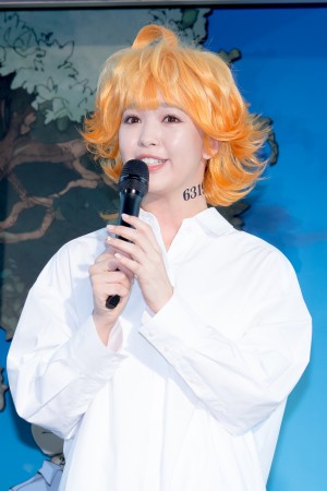 「連載完結記念 約束のネバーランド展」オープニングセレモニーに登場した藤田ニコル