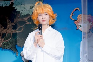 「連載完結記念 約束のネバーランド展」オープニングセレモニーに登場した藤田ニコル