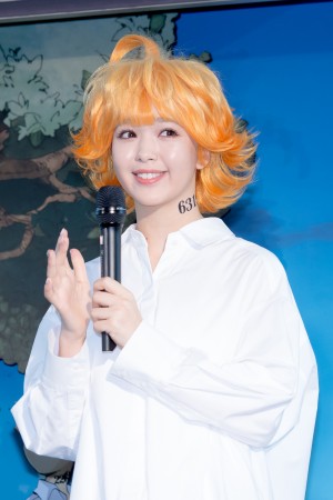 「連載完結記念 約束のネバーランド展」オープニングセレモニーに登場した藤田ニコル