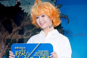 「連載完結記念 約束のネバーランド展」オープニングセレモニーに登場した藤田ニコル