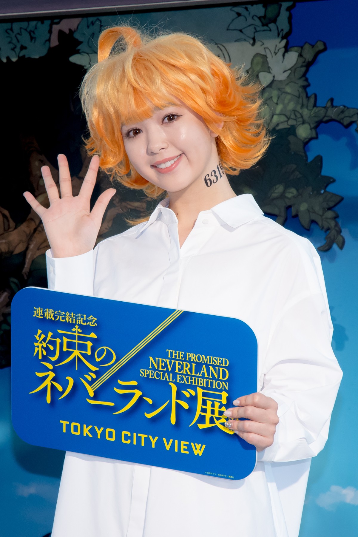藤田ニコル、“約ネバ”エマのコスプレで登場　クリスマスの“約束”を明かす