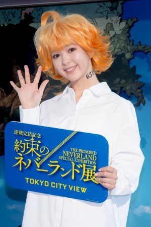 「連載完結記念 約束のネバーランド展」オープニングセレモニーに登場した藤田ニコル