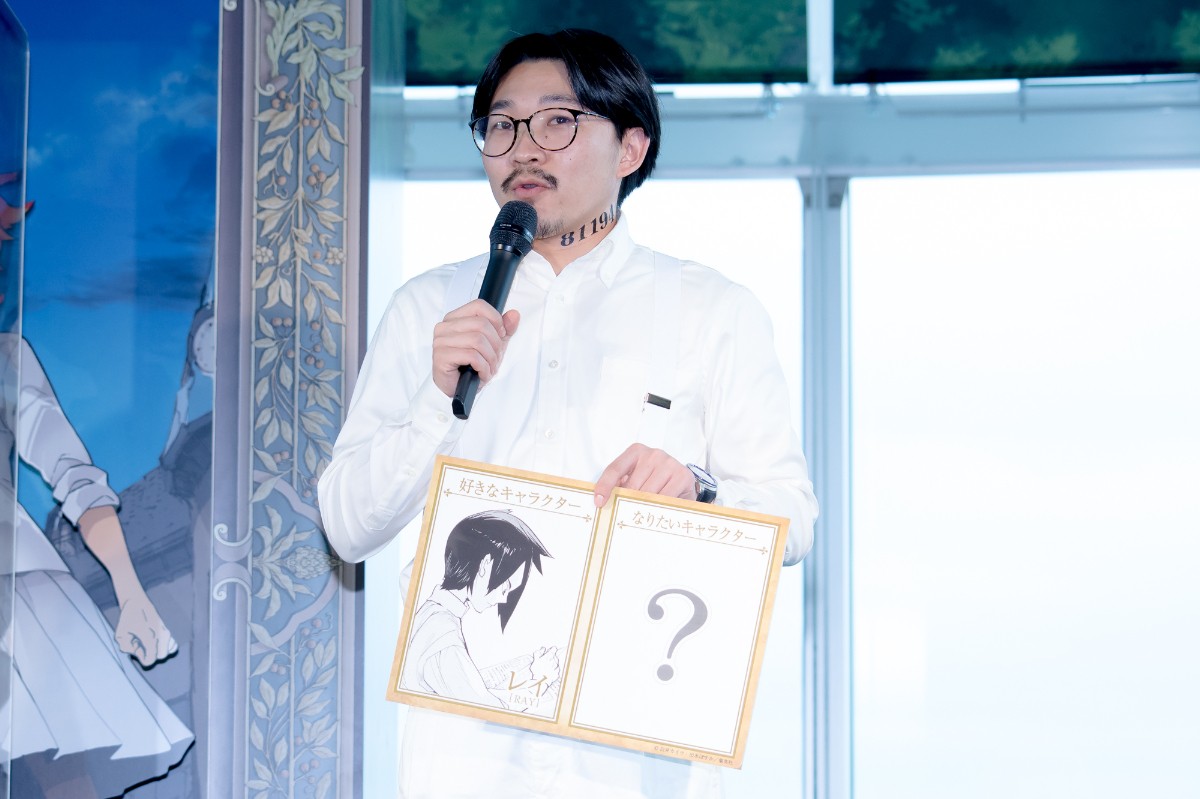 藤田ニコル、“約ネバ”エマのコスプレで登場　クリスマスの“約束”を明かす