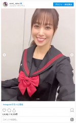 鷲見玲奈、黒セーラー服姿がかわいい！　※「鷲見玲奈」インスタグラム